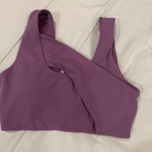 Lululemon bra size 4